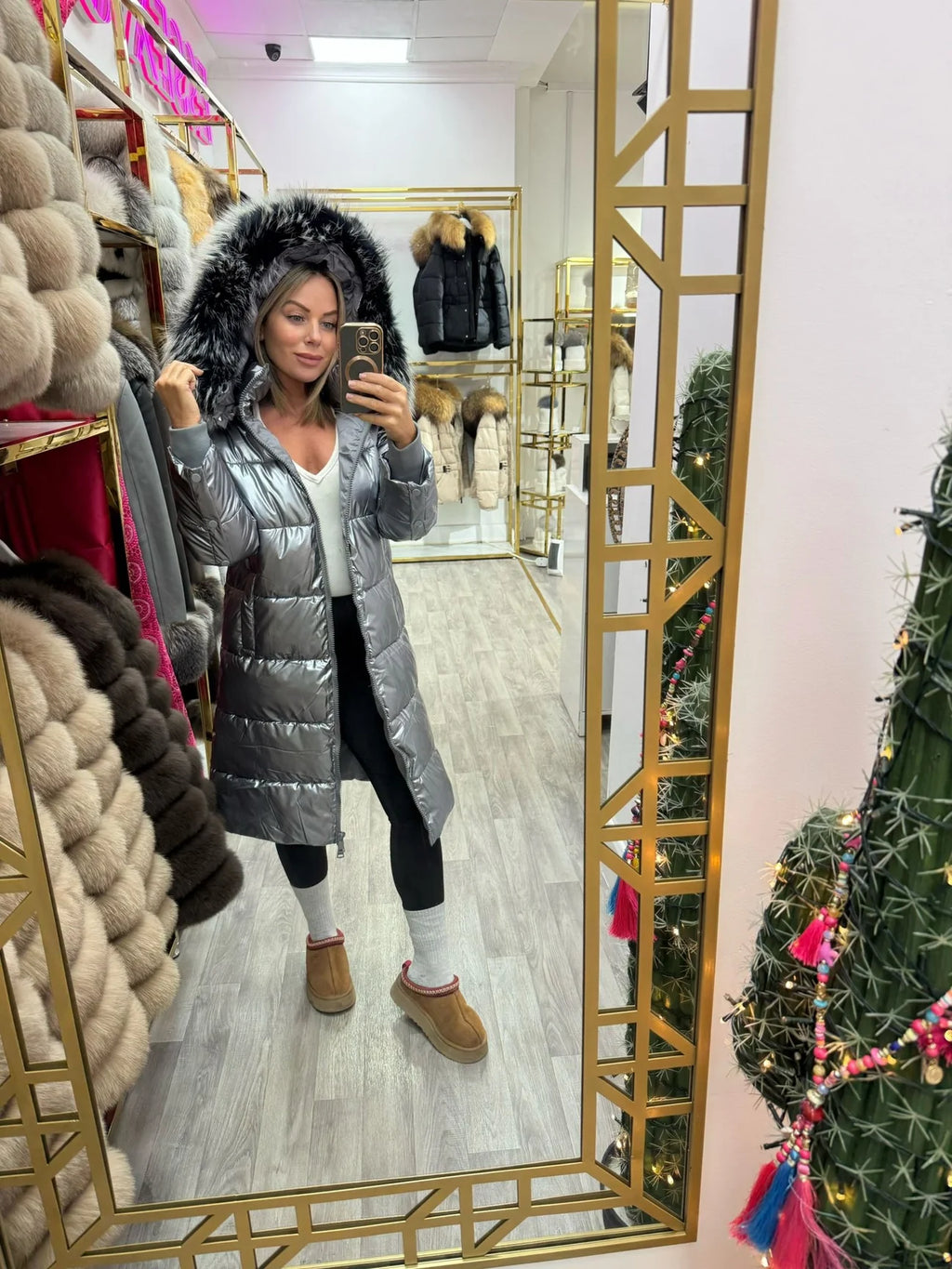 Doudoune de Luxe Laura Jane Paris ‘Val Thorens’ Mi-Longue Métallique avec Capuche Noir