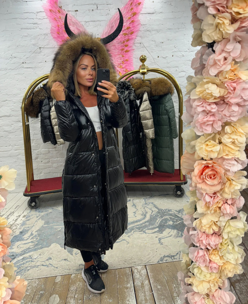 Doudoune de Luxe Laura Jane Paris ‘Mont-Blanc’ Longue Noir avec Capuche Naturel