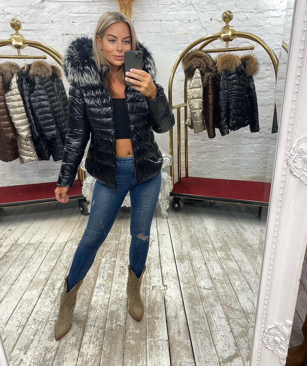 Doudoune de Luxe Laura Jane Paris ‘Val D’Isère ’ Courte Noir avec Capuche Noir