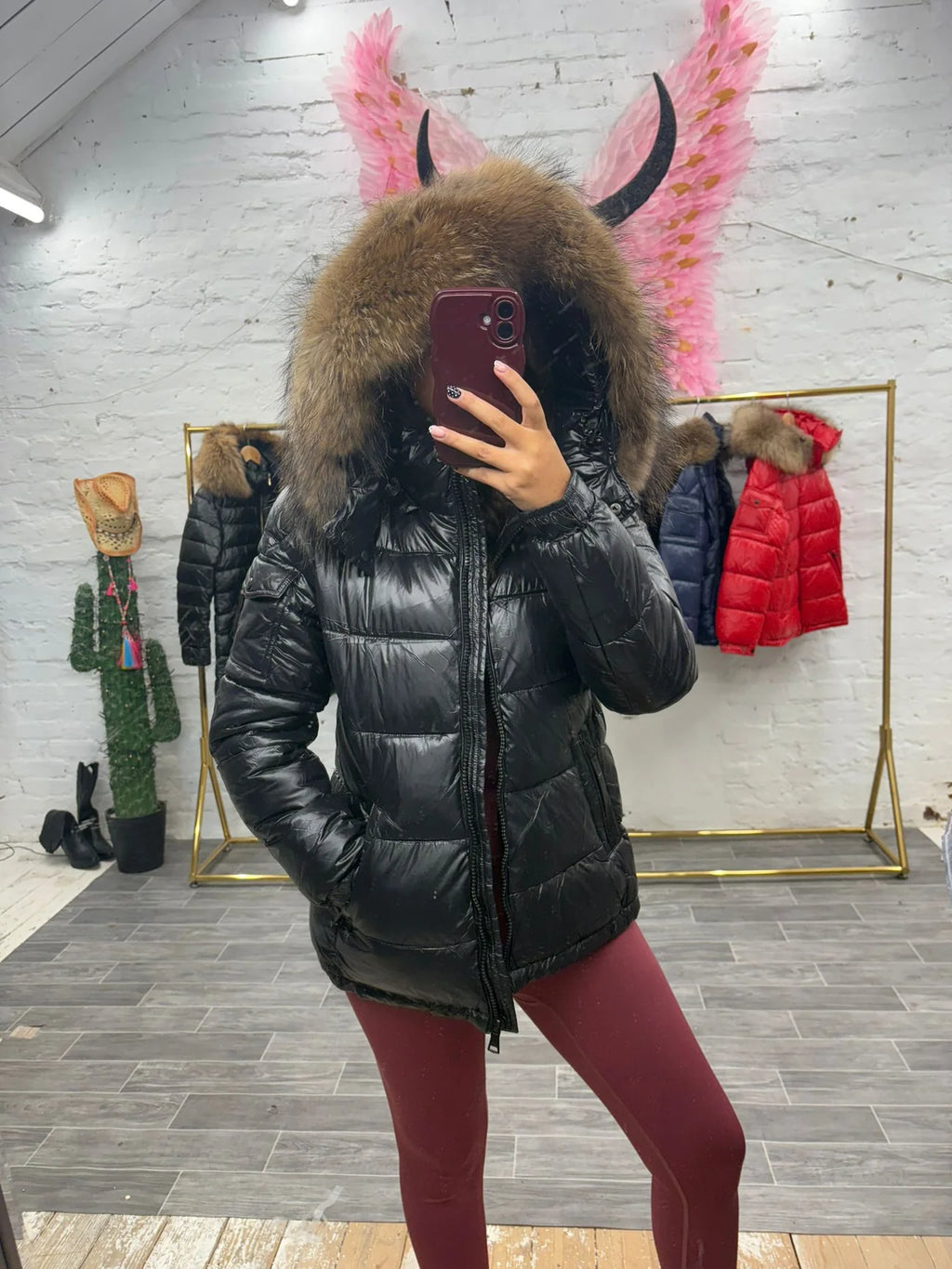 Doudoune de Luxe Laura Jane Paris ‘St-Moritz’ Courte Noir avec Capuche Naturel